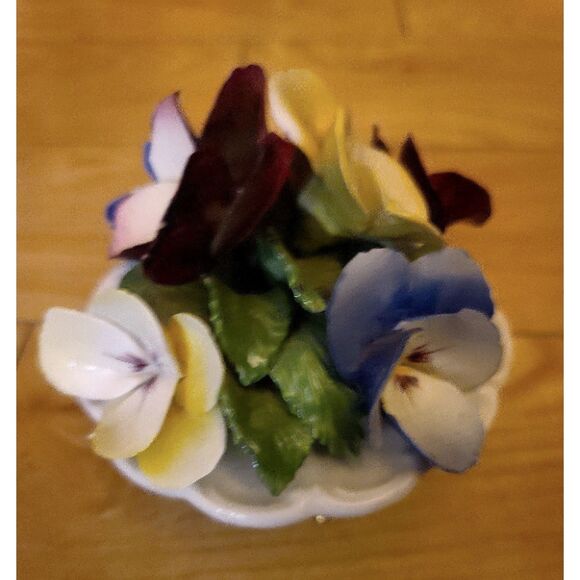 Bone China Pansys in 3 Footed Bowl Hand Made and Painted from Radnor - Picture 7 of 9